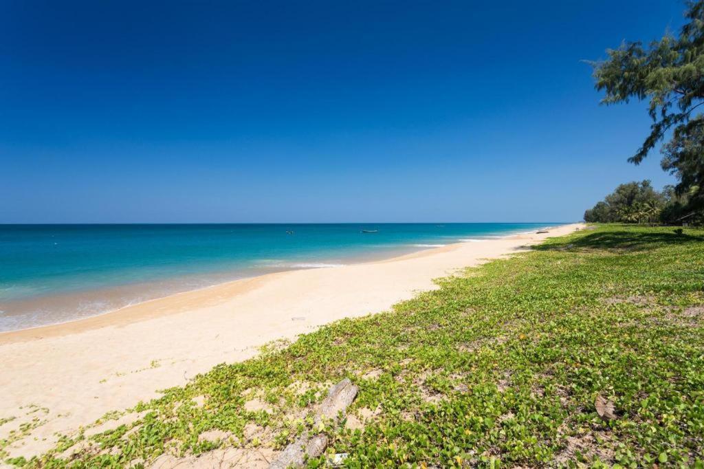 Royal Lee Resort And Spa Nai Yang Екстер'єр фото