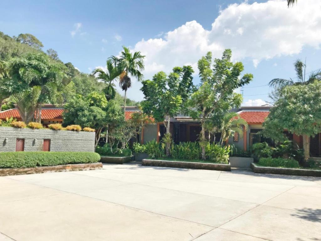 Royal Lee Resort And Spa Nai Yang Екстер'єр фото