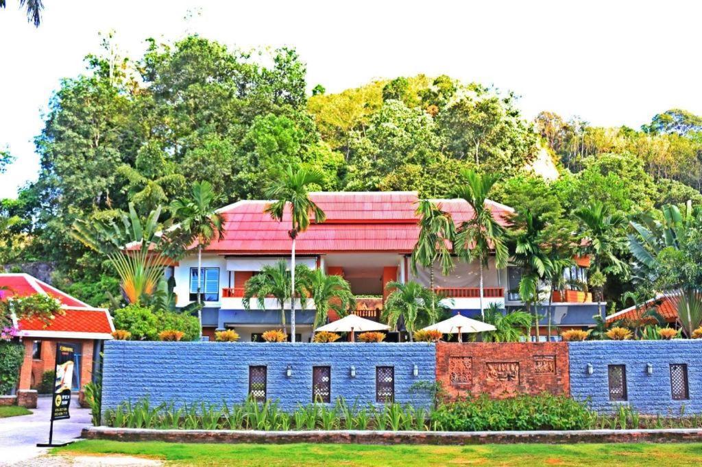 Royal Lee Resort And Spa Nai Yang Екстер'єр фото