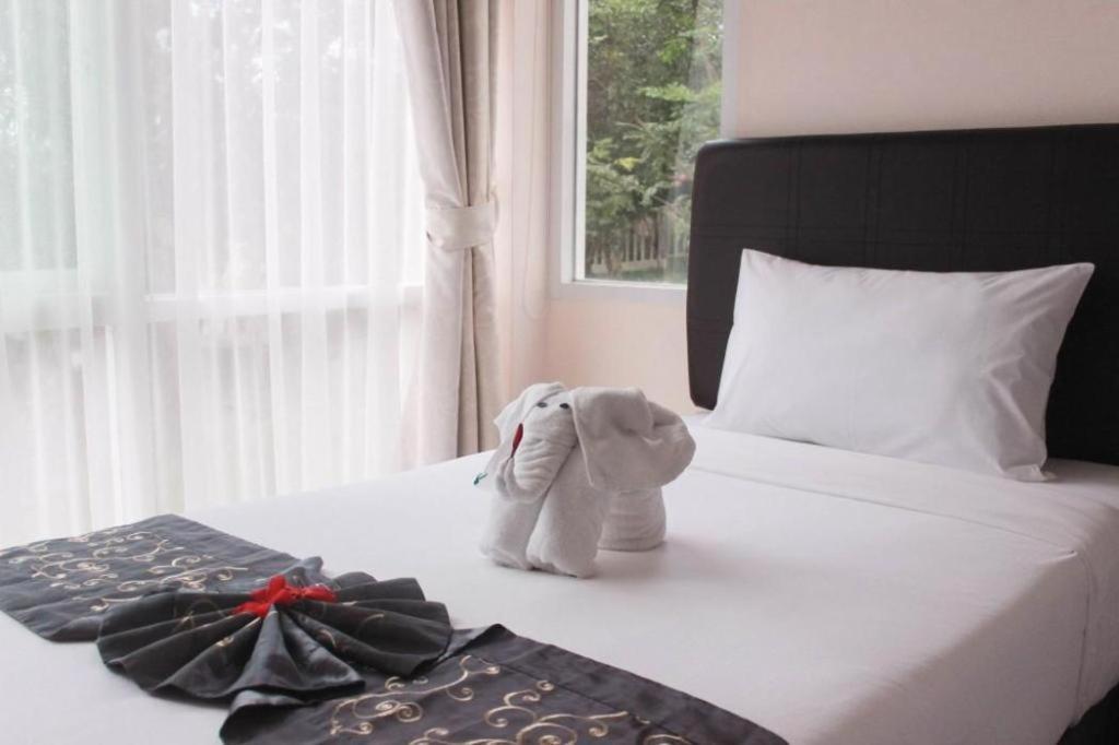 Royal Lee Resort And Spa Nai Yang Екстер'єр фото