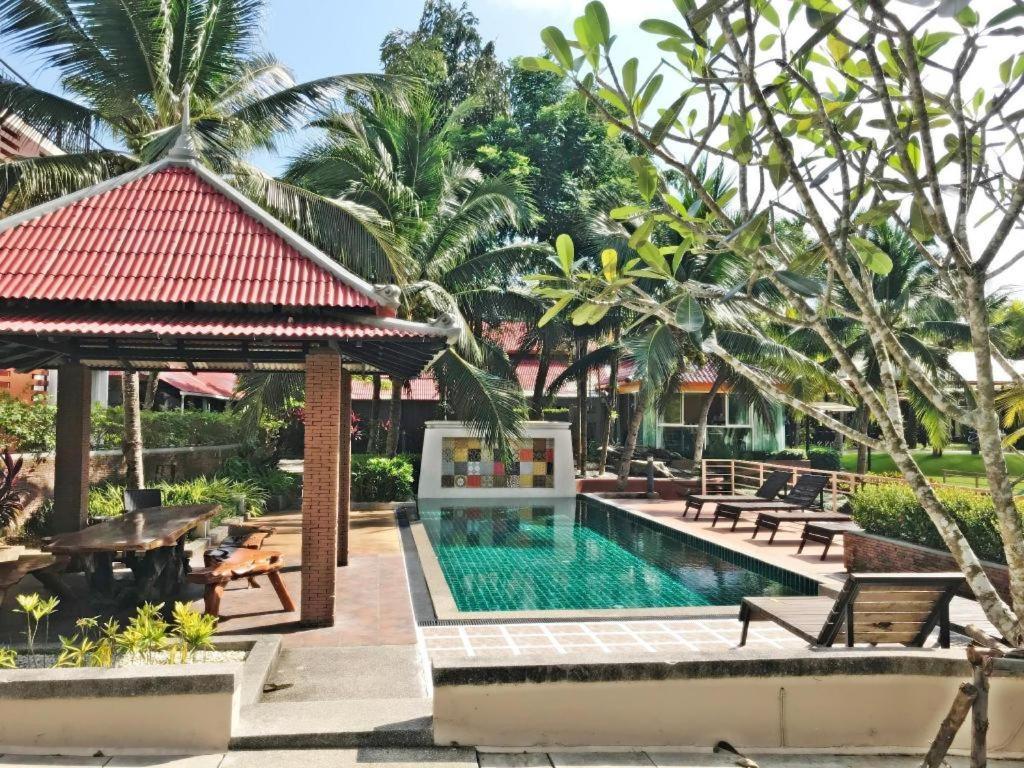 Royal Lee Resort And Spa Nai Yang Екстер'єр фото