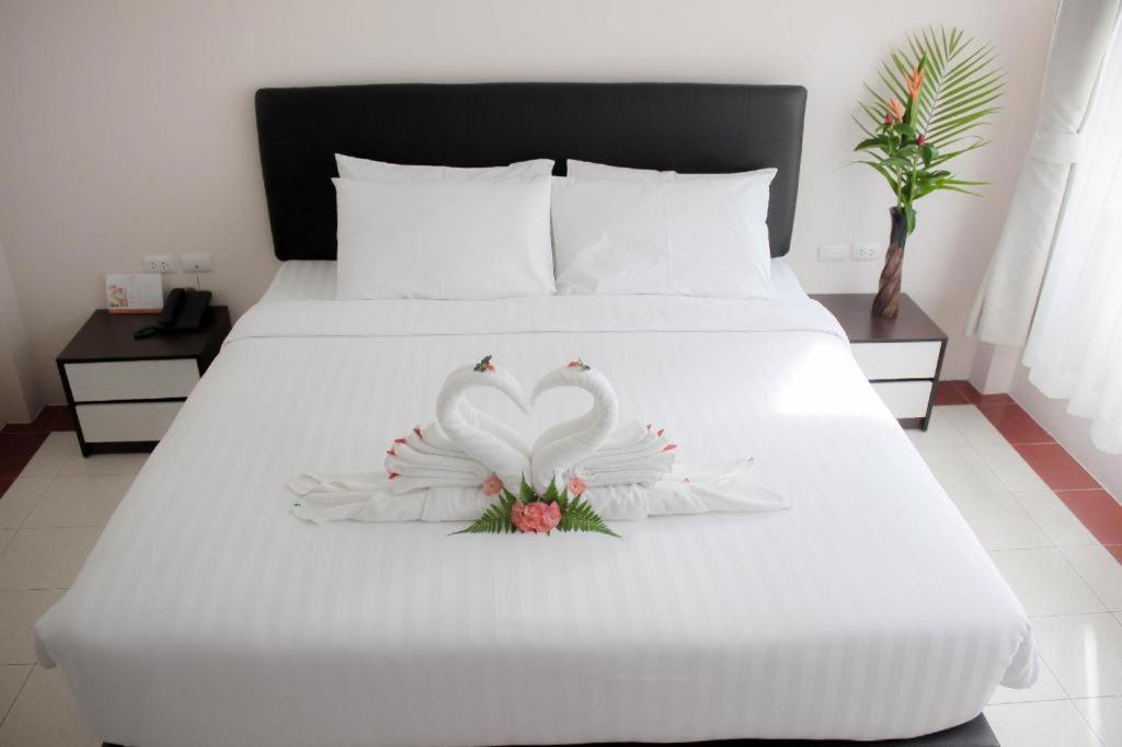 Royal Lee Resort And Spa Nai Yang Екстер'єр фото